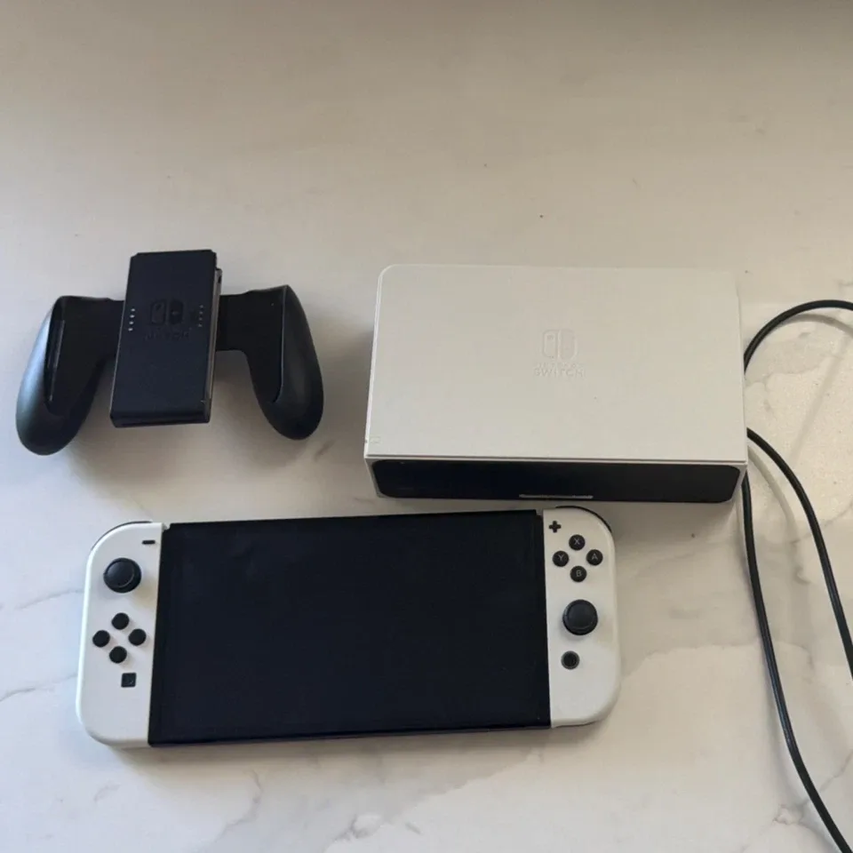 Nintendo Switch OLED Console image 2